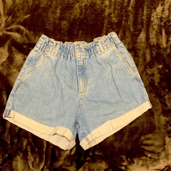 “Garage” paper bag waist denim shorts, size 5, great condition. - Picture 1 of 3